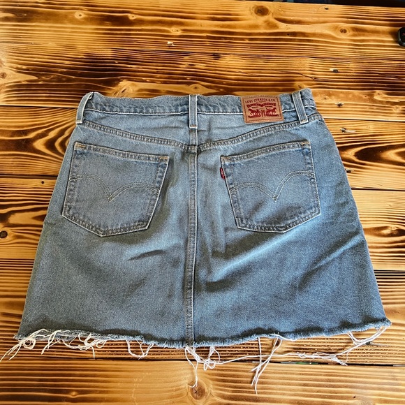 Levi’s High Waisted Distressed Jean Skirt 29 - Picture 2 of 4